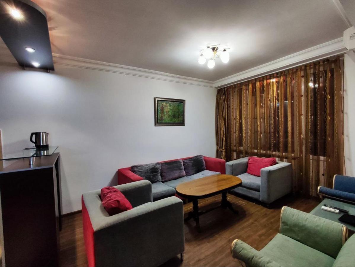 Hotel In Center Of يريفان المظهر الخارجي الصورة